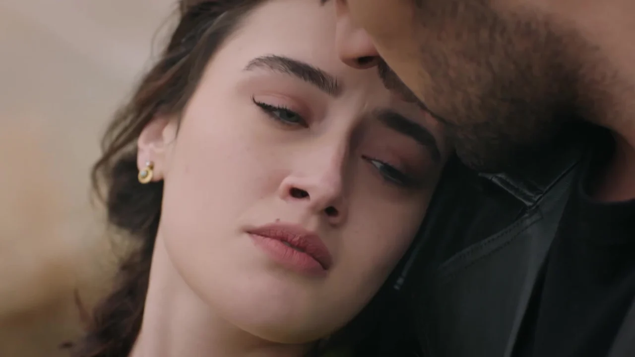 Кадры из сериала Ветреный холм (2024)