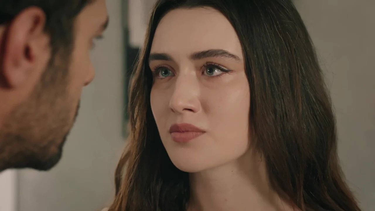 Кадры из сериала Ветреный холм (2024)
